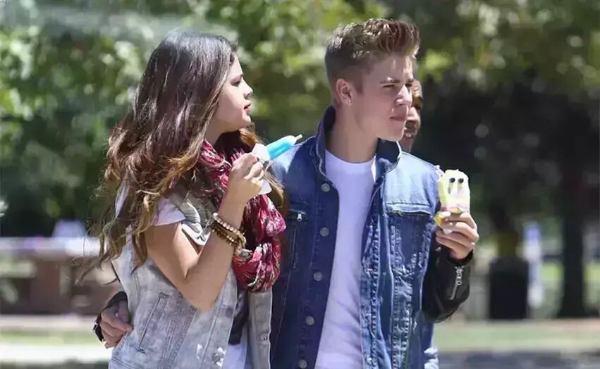 Justin Bieber:分手后还是爱着Selena.