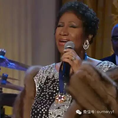【现场】Aretha Franklin最新白宫献唱Amazing Grace