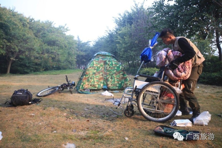 那场说走就走的幸福:广西小伙拉着轮椅携患病女友游全国320 / 作者:猫小萌 / 帖子ID:107444