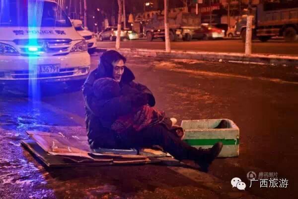 相濡以沫的感动，老太猝死街头老头抱尸体两小时448 / 作者:恭城520小奈姐姐 / 帖子ID:106909