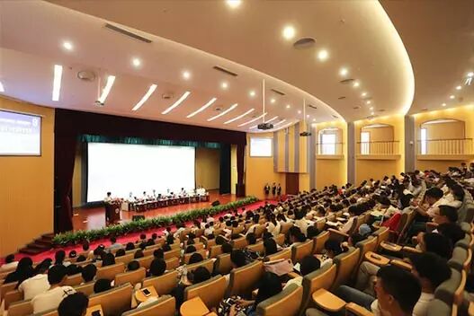 明星学院喂本少是女生_三亚学院升三亚大学_三亚学院是几本