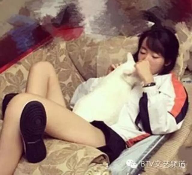 【看图说话】范明全家福曝光!女儿美嫩大长腿神似王珞丹?