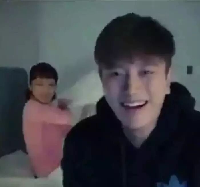 贾乃亮背着李小璐与其他 女 子 开 房 ,结 果.....