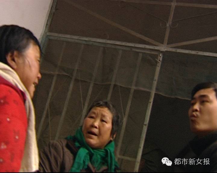 【新闻串联】消防员被困高楼瞬间被烧成火人! 80后90后再被坑 晚婚假17天变3天 产假减少一个月!-怀孕期