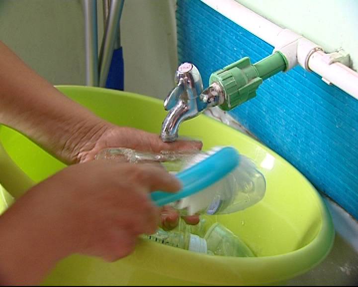 生了二胎雇家政,济南妈妈称月嫂竟用洗脚盆给孩子洗奶瓶!市民称:投巨资加盟堤口路一运输公司,结果天天没活干!-怀孕期