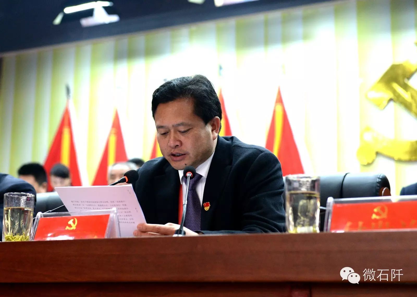 县委副书记,县长黄万清主持会议