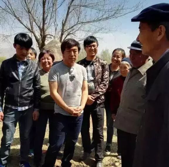 惊呆了!著名影星黄渤竟是甘肃人!清明节前来扫墓祭祖!...