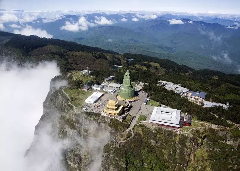 金頂那么美，我想“飛”上去看看 