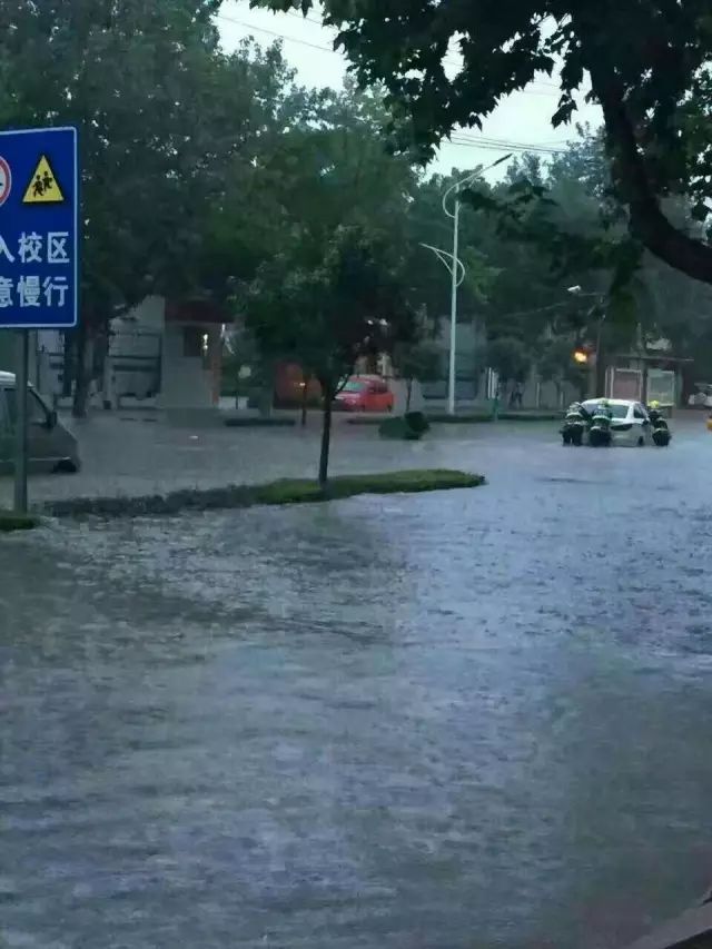 今天,大雨在渭南蒲城爆发了…整座城已沦陷(内附车辆自救方法)