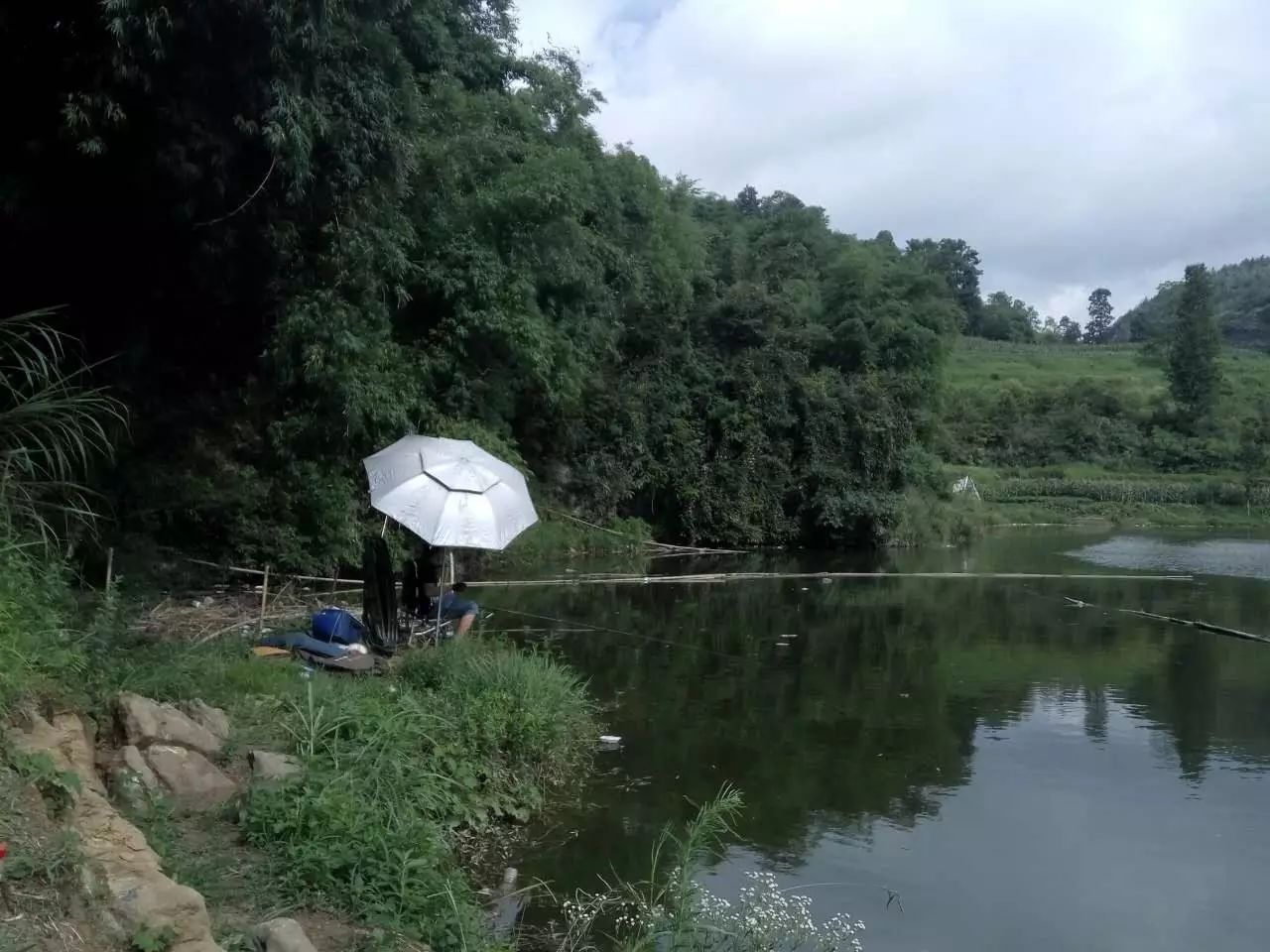 红枫湖说完了,然后在说说乌当区下坝的普渡河,小河这边开车去的话,差