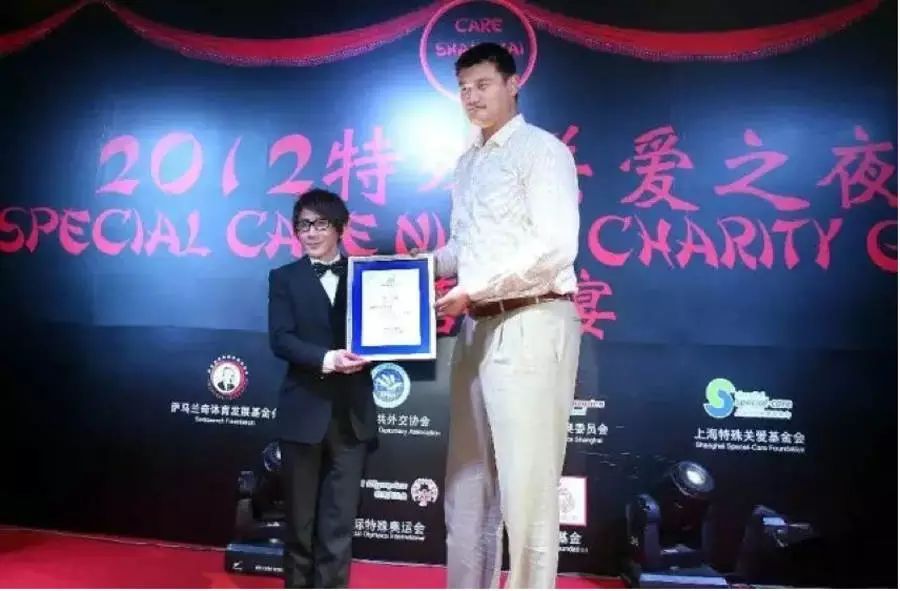 小萨马兰奇(国际奥委会执委,姚明,刘翔,邓亚萍,周杰伦,刘谦,she组合
