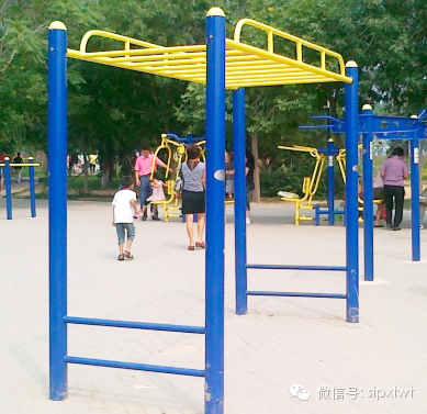 健身路径是这样玩的，你会吗？