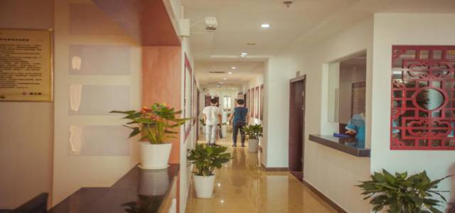 看名老中医、配道地药材、做康复治疗……请到恩施尊生堂