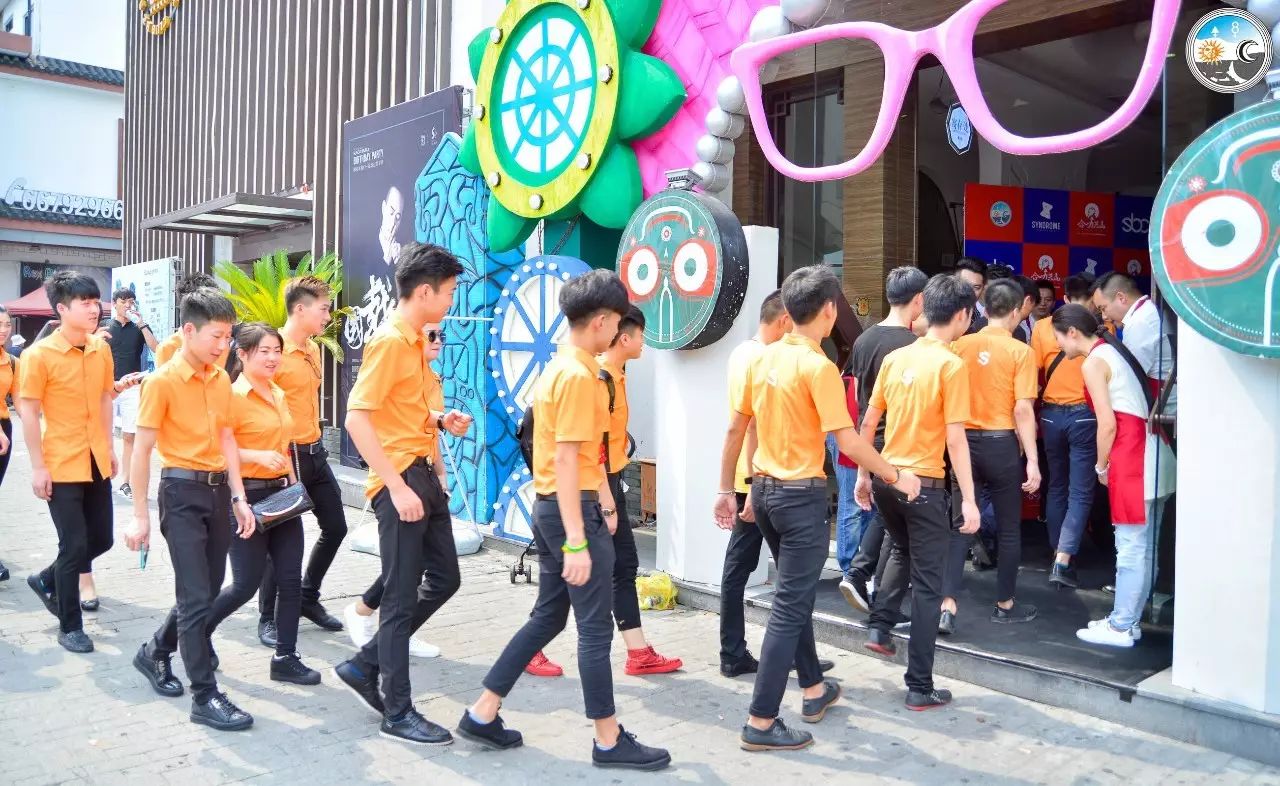 8服务生节的门店包括 苏州菲芘,苏州绯闻,苏州潘多拉,北极海狼 在苏州