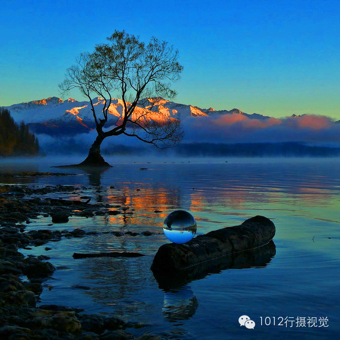 水晶球既是一道风景,也是瓦纳卡这棵树的前景.