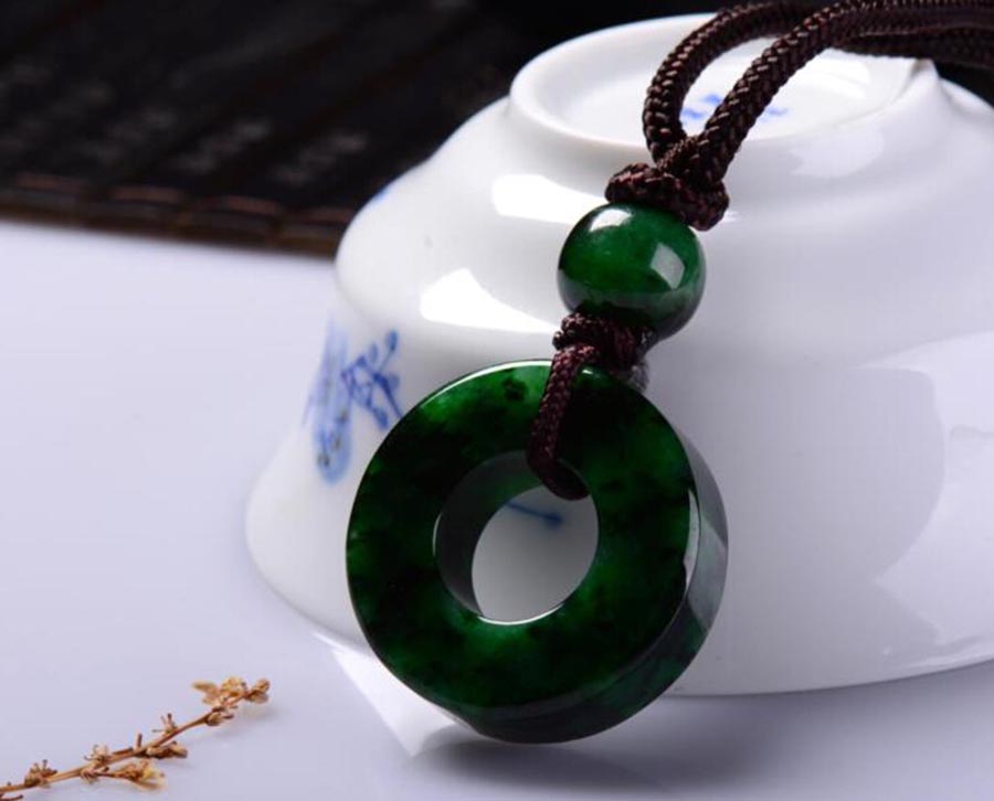 一眼辨真假：教您如何用肉眼鉴别天然翡翠！