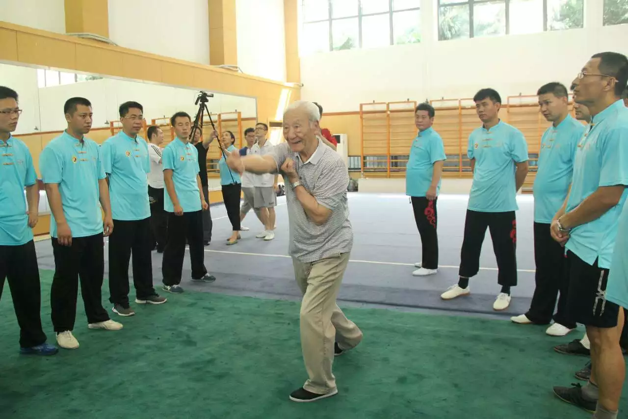蔡龙云.jpg