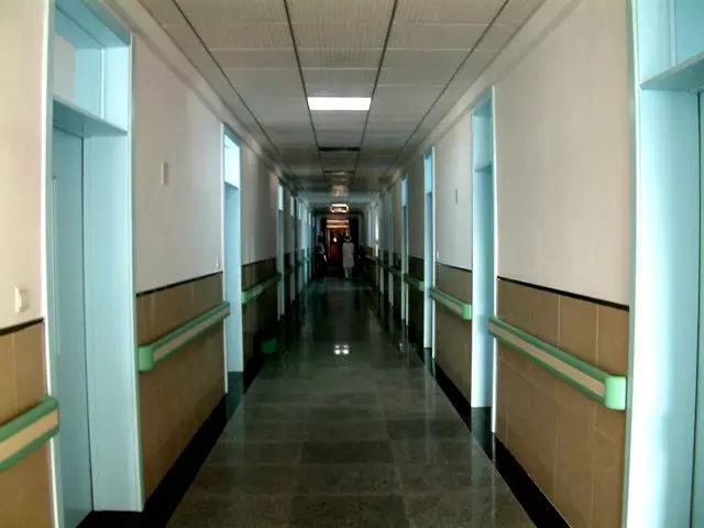 2007年装修后的内科住院病房