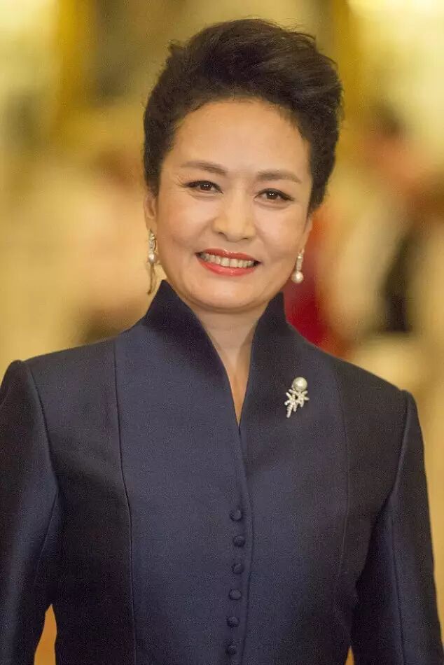 高雅、端正、美丽——彭丽媛三套服装让英国网友齐声点赞【庄杰化工 400-888-6775】