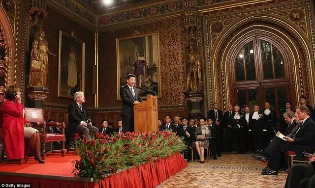 高雅、端正、美丽——彭丽媛三套服装让英国网友齐声点赞【庄杰化工 400-888-6775】