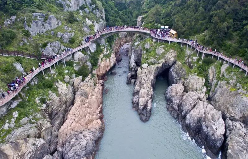 仙叠岩临海悬崖栈道