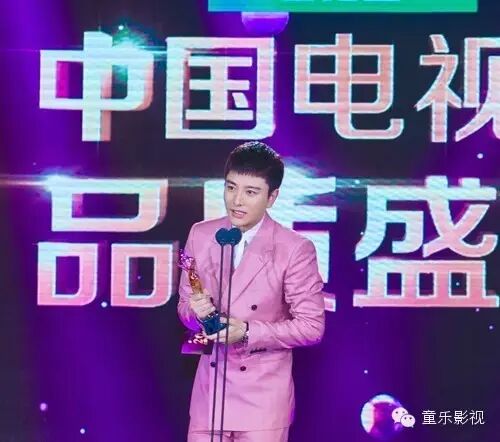 贾乃亮荣获“年度最具突破演员” 颁奖+领奖+后台采访,...