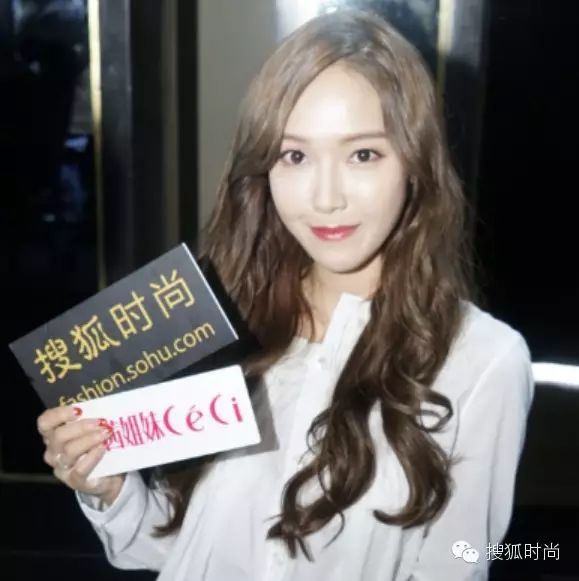 女神Jessica毫无悬念的成为这场秀的颜值担当