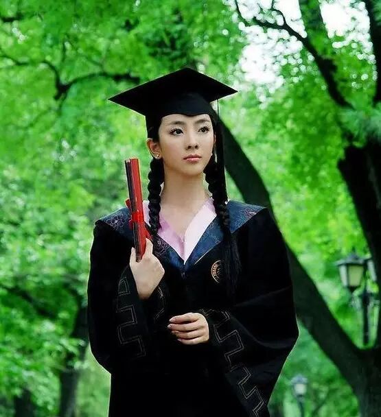 枣庄春晚曾经“高大上”的主持人——李思思