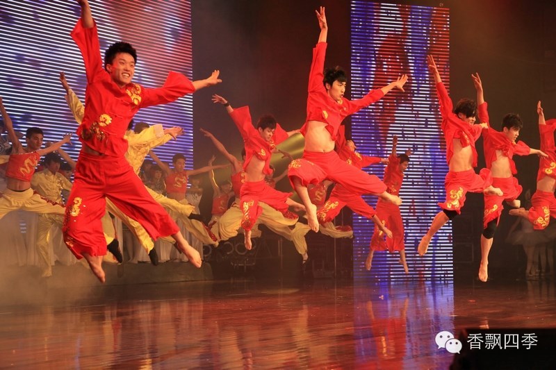 枣庄春晚曾经“高大上”的主持人——李思思