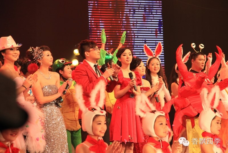 枣庄春晚曾经“高大上”的主持人——李思思