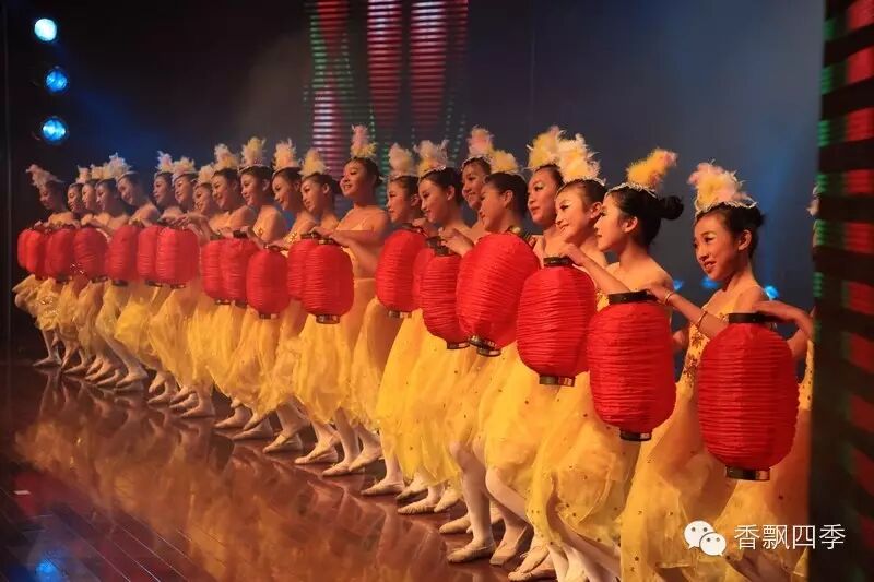 枣庄春晚曾经“高大上”的主持人——李思思