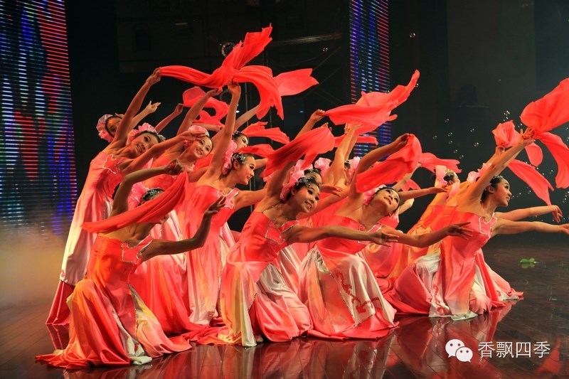 枣庄春晚曾经“高大上”的主持人——李思思