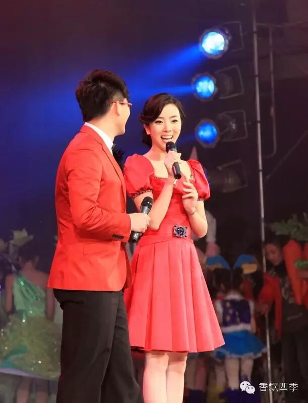 枣庄春晚曾经“高大上”的主持人——李思思