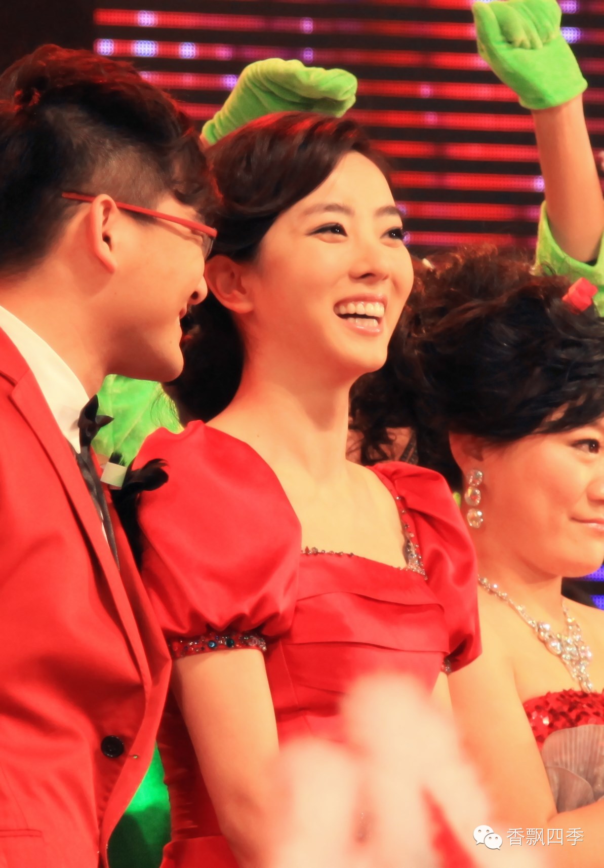 枣庄春晚曾经“高大上”的主持人——李思思