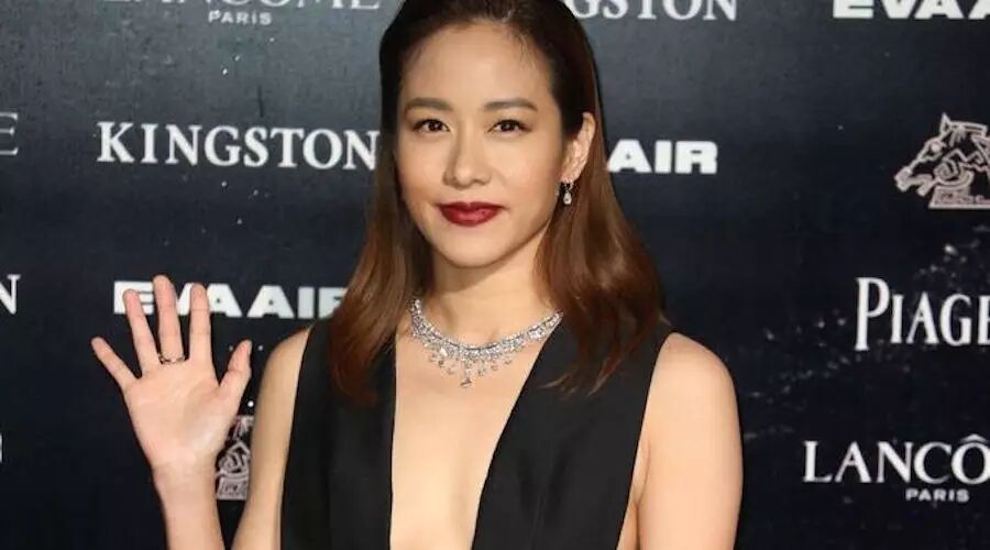 终于拿下金马影后的林嘉欣,穿对一次衣服会死吗?