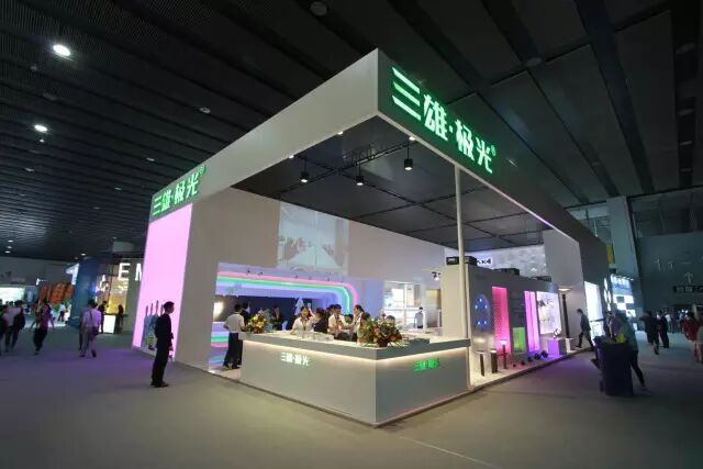 三雄极光把自己活成一部大电影