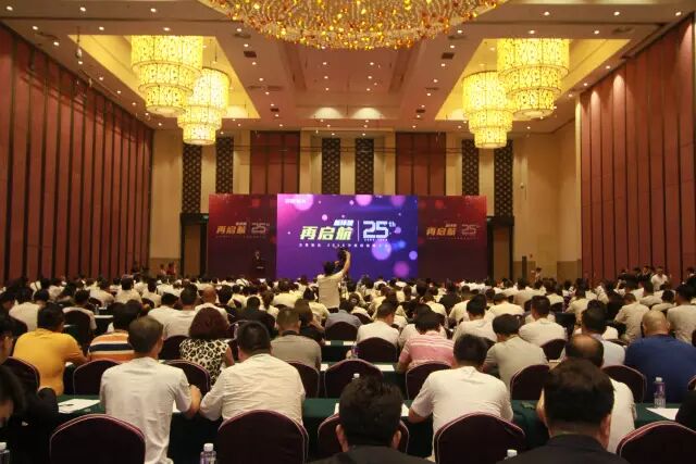 三雄极光把自己活成一部大电影