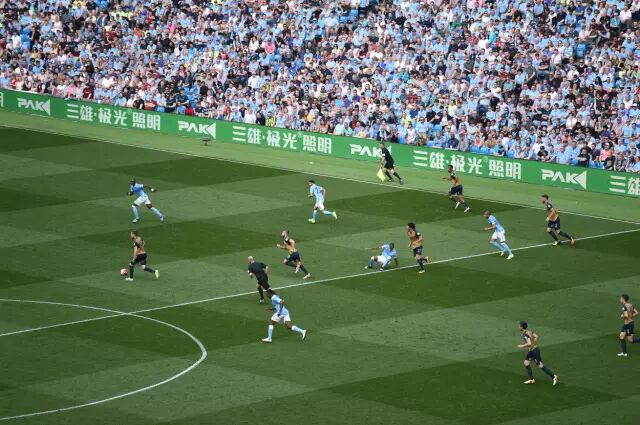 三雄极光把自己活成一部大电影