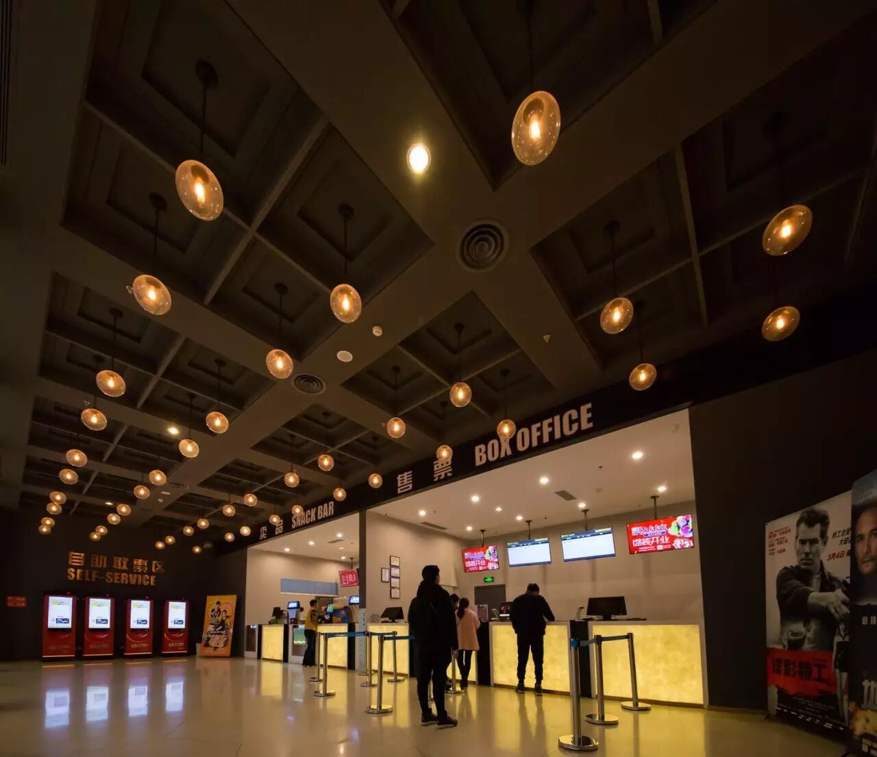 灯光美到你会永远记住这个购物中心