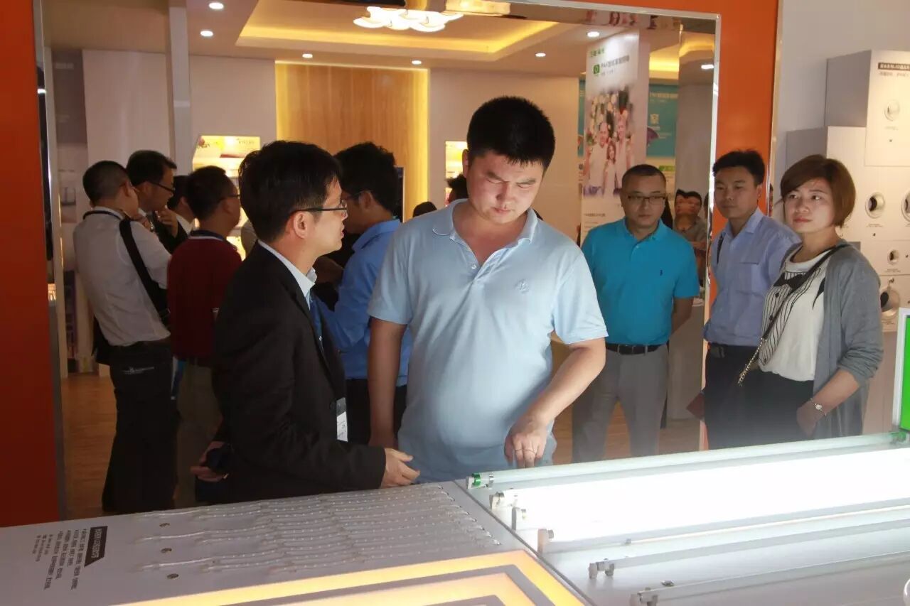 这周除了光亚展 去哪都别来约我！