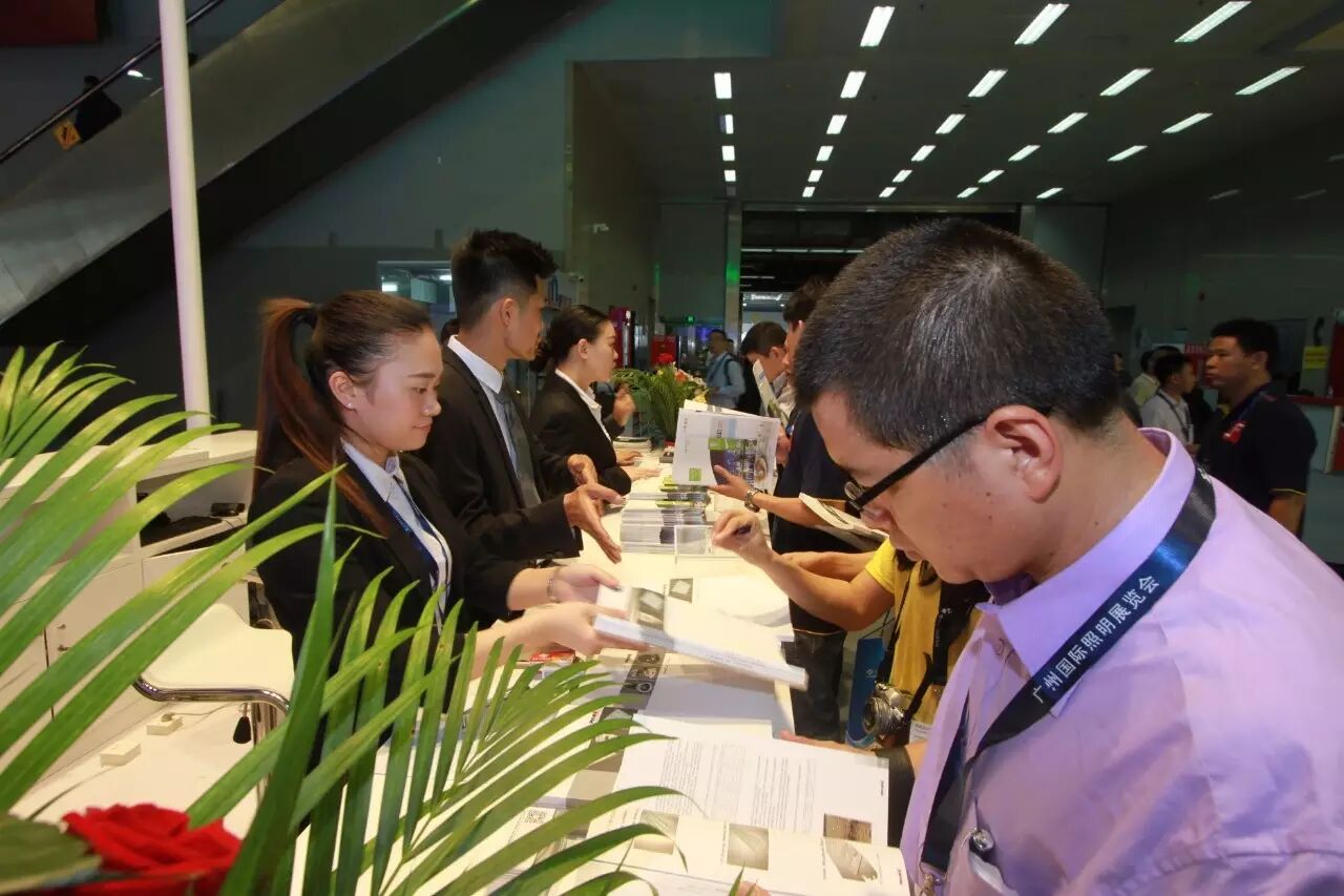 这周除了光亚展 去哪都别来约我！