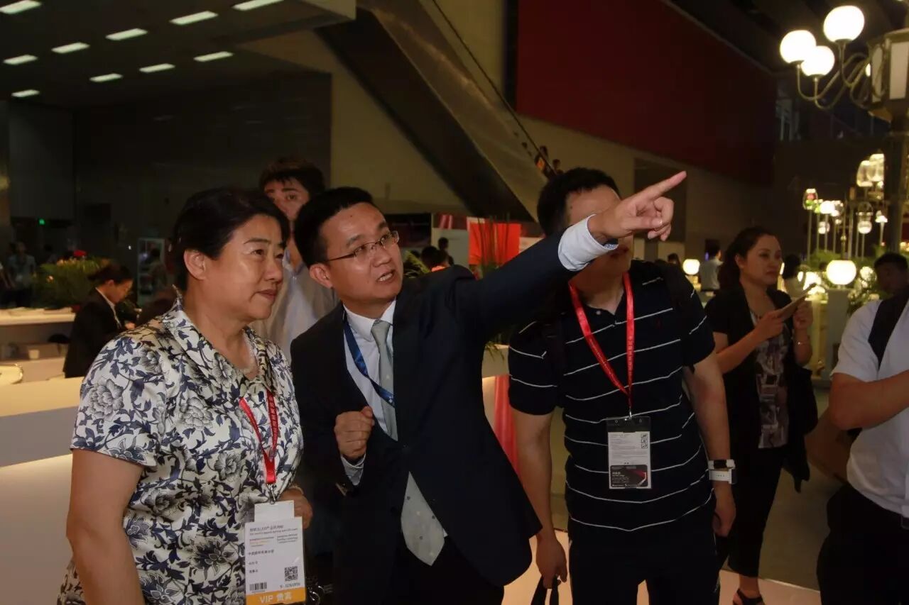 这周除了光亚展 去哪都别来约我！