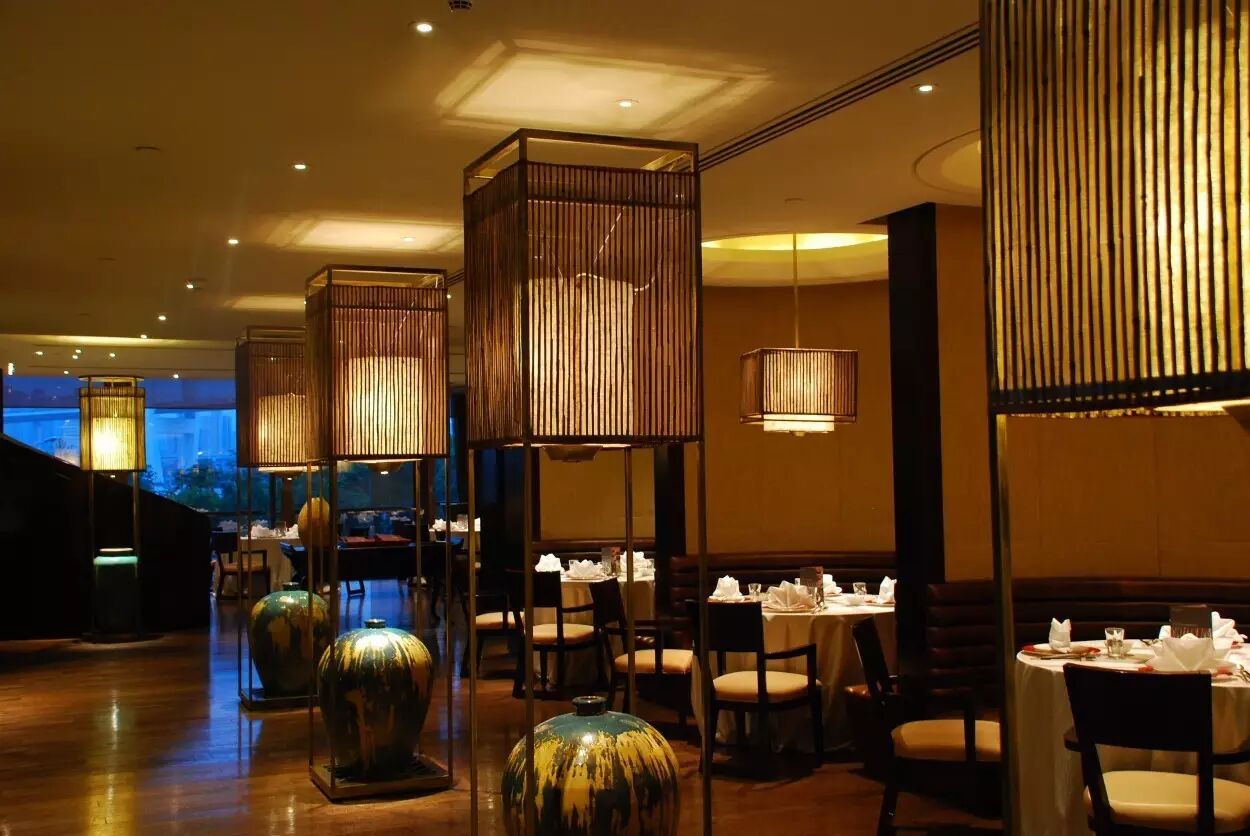 为食物添一抹情调得花多少勒克斯？