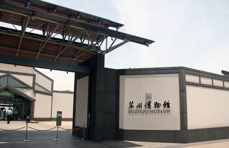 博物馆，你要展文物还是卖弄灯光？