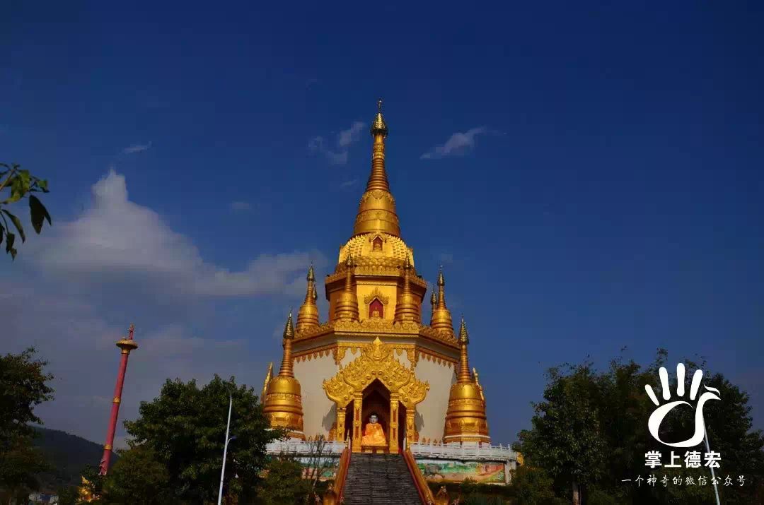 同时,瑞丽著名的旅游景点莫里热带雨林景区,芒令独树成林,姐东喊沙奘