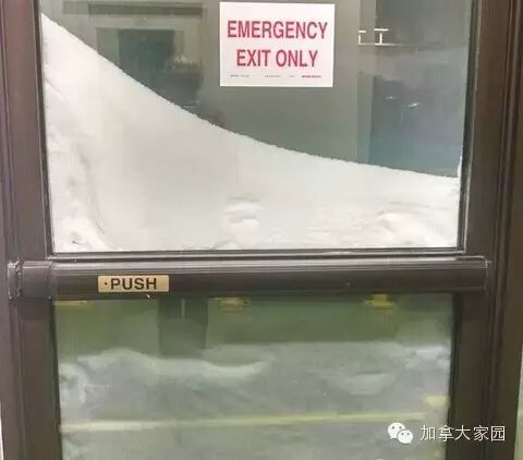 一场惨绝人寰大雪:美帝水牛城(buffalo)瞬间这样了(多伦多人民看后很恐惧) - 九头鸟 - ...欢迎四方博客... 一场惨绝人寰大雪:美帝水牛城(buffalo)瞬间这样了(多伦多人民看后很恐惧) - 九头鸟 - ...欢迎四方博客...