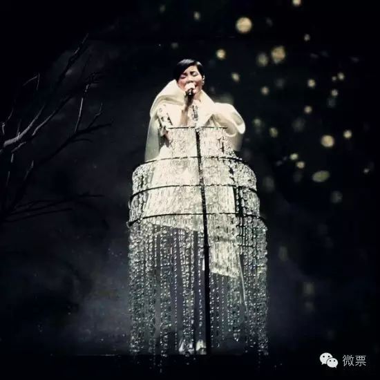 王菲8月15日举行记者会宣布演唱会事宜,网曝最低票价...