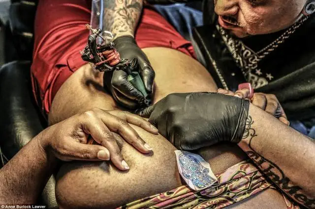 周忆刺青——摄影师告诉你纹身到底有多疼