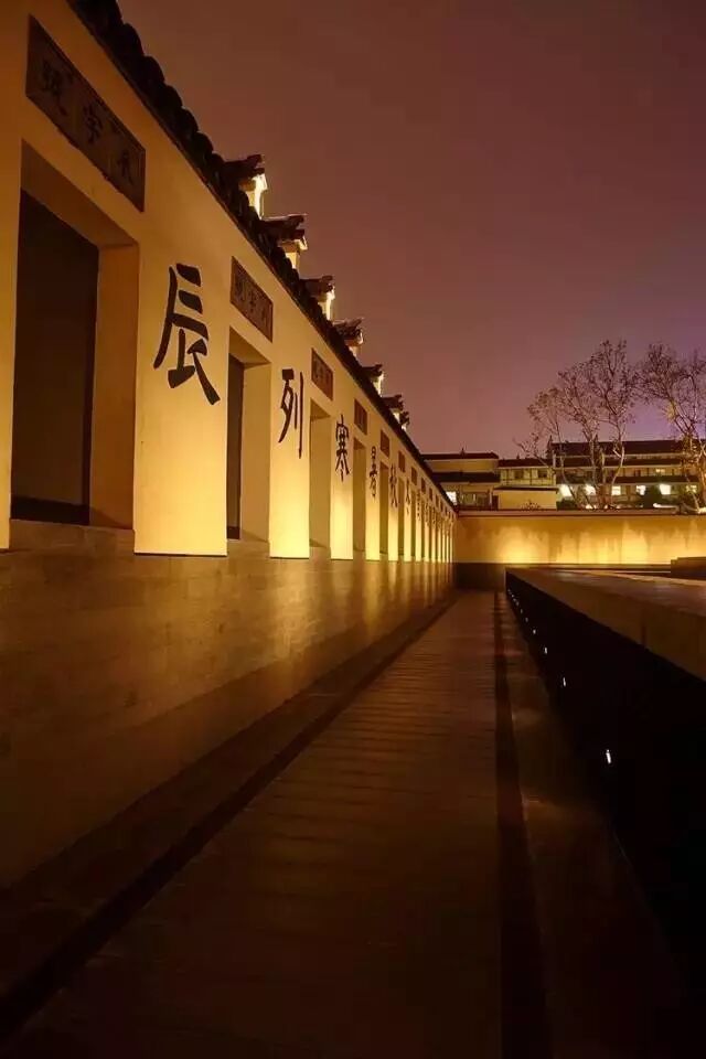 光外有光 | 周鍊