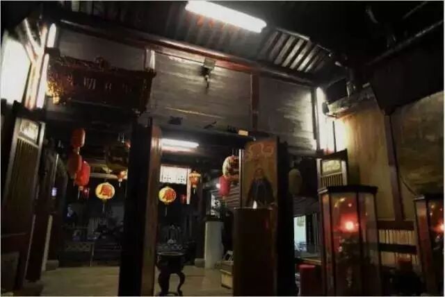 光外有光 | 周鍊